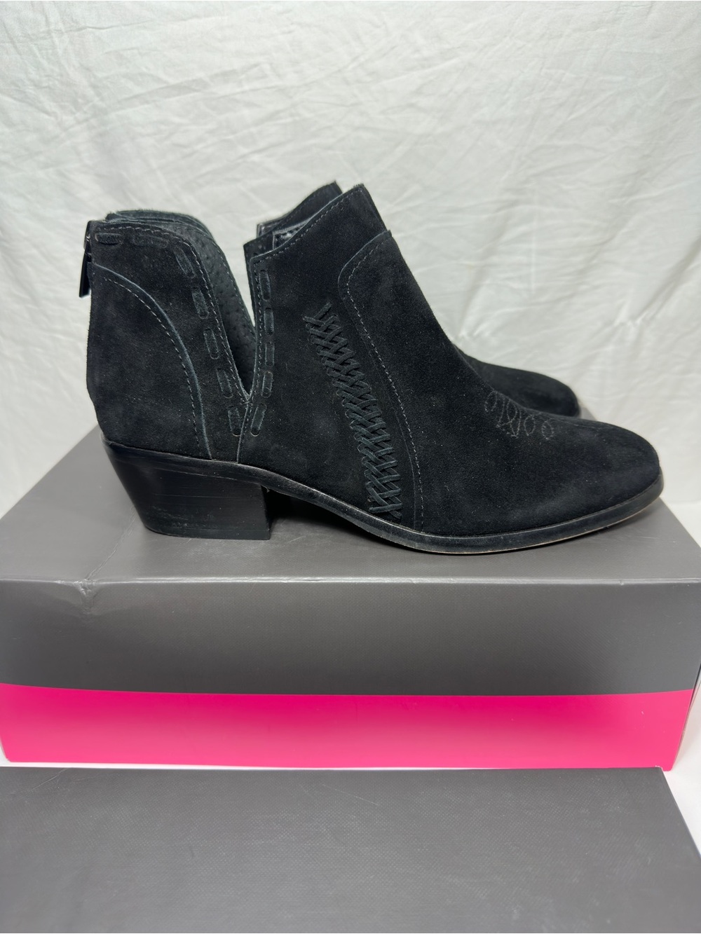 Vince Camuto Presita Black Suede V-Cut Western Ankle Boots 7.5M